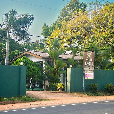 White Eagle Hotel Sigiriya Buitenkant foto
