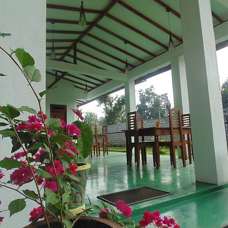 White Eagle Hotel Sigiriya Buitenkant foto