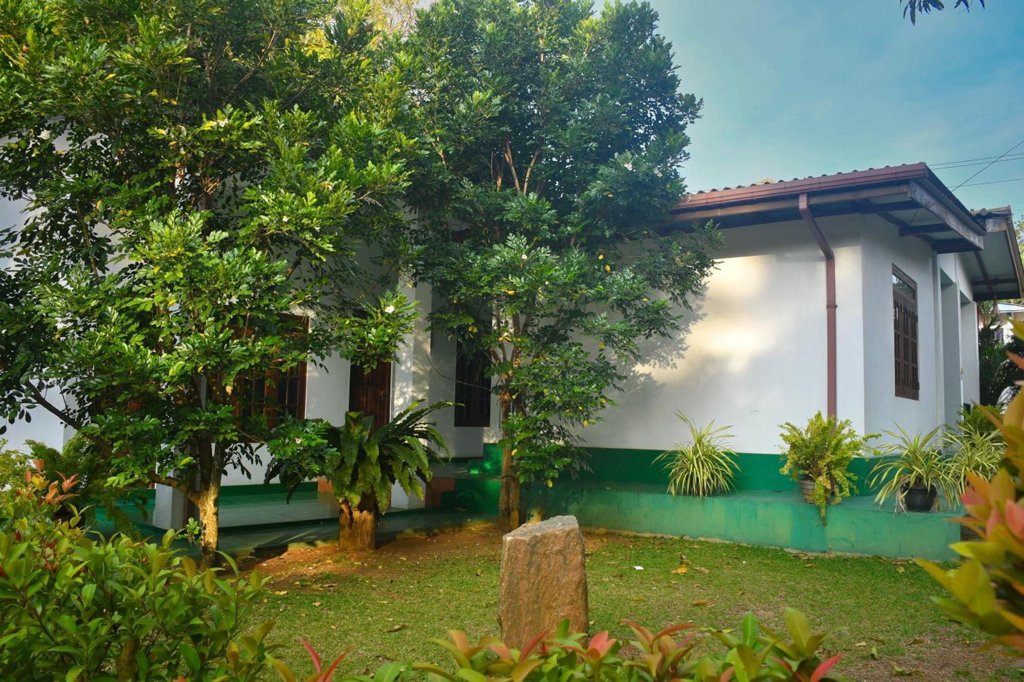White Eagle Hotel Sigiriya Buitenkant foto
