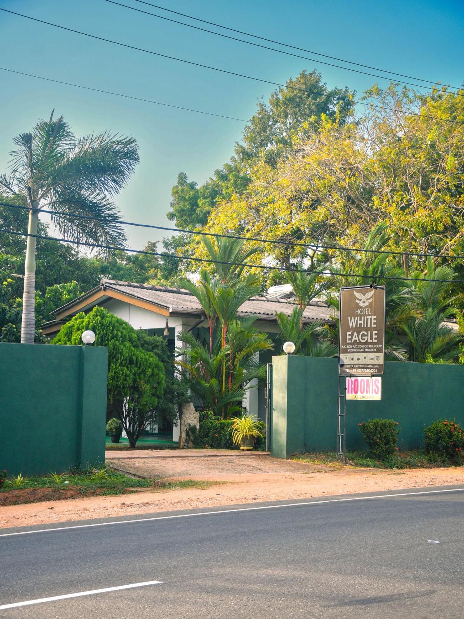White Eagle Hotel Sigiriya Buitenkant foto