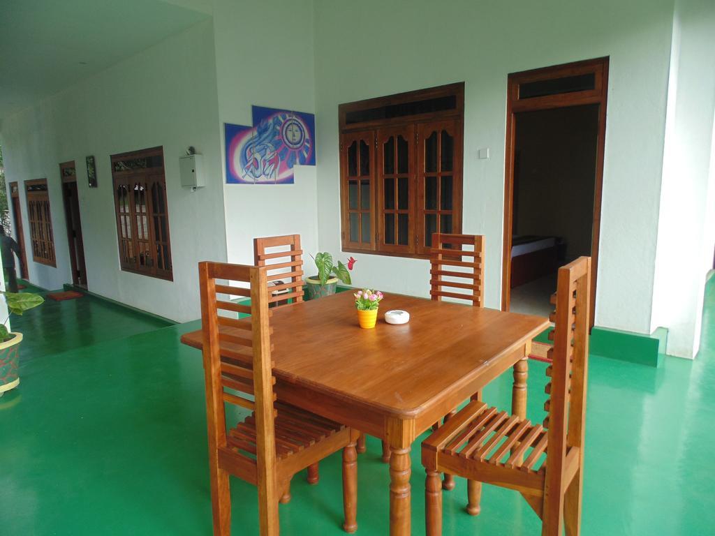 White Eagle Hotel Sigiriya Buitenkant foto