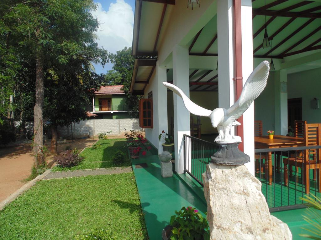 White Eagle Hotel Sigiriya Buitenkant foto