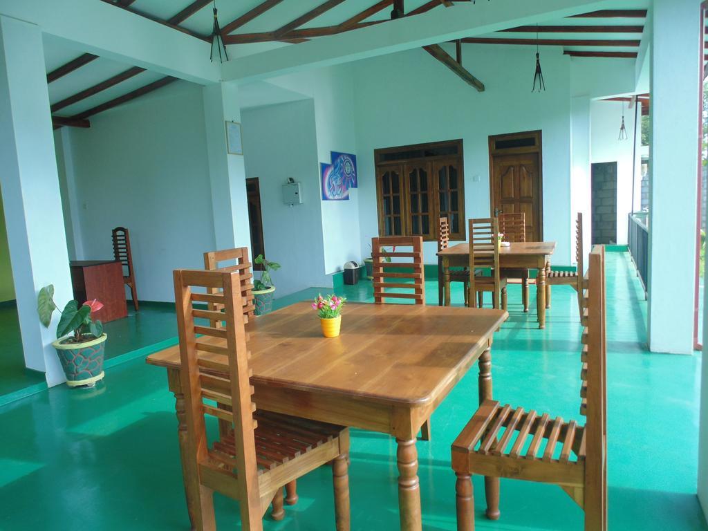 White Eagle Hotel Sigiriya Buitenkant foto