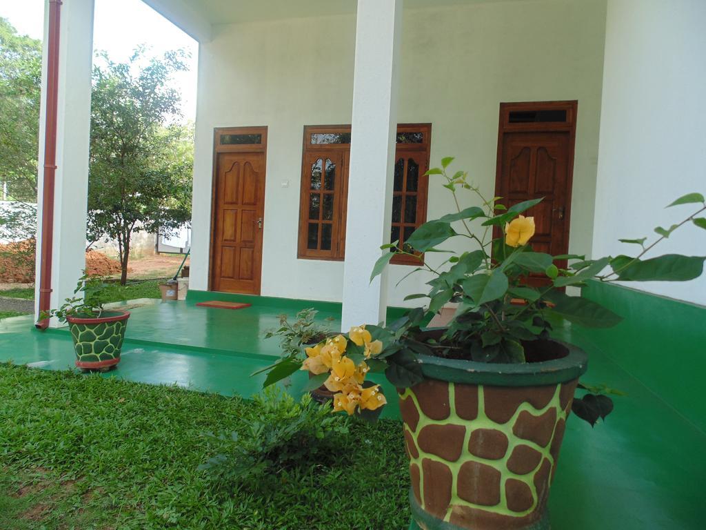 White Eagle Hotel Sigiriya Buitenkant foto