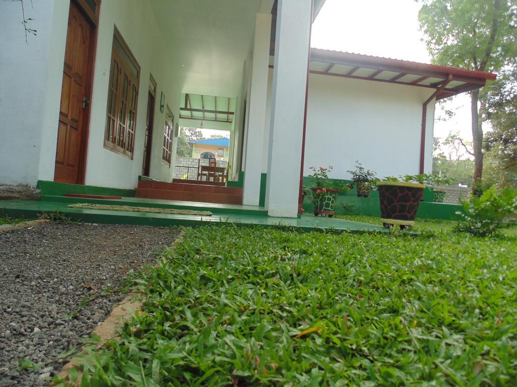 White Eagle Hotel Sigiriya Buitenkant foto