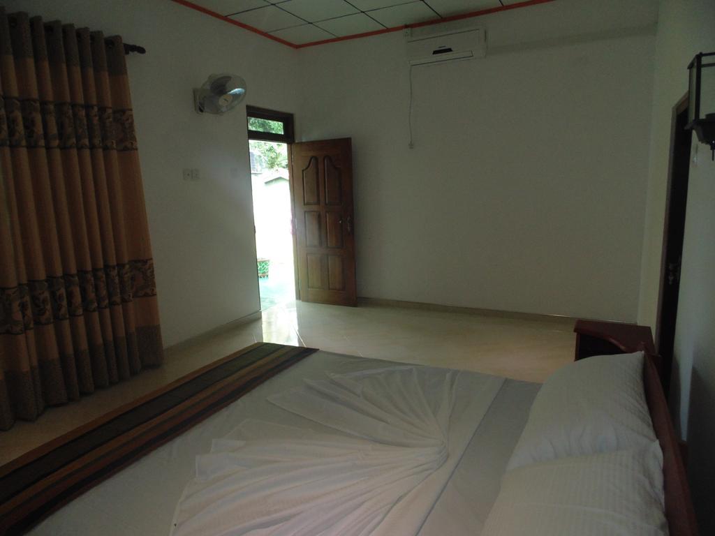 White Eagle Hotel Sigiriya Buitenkant foto