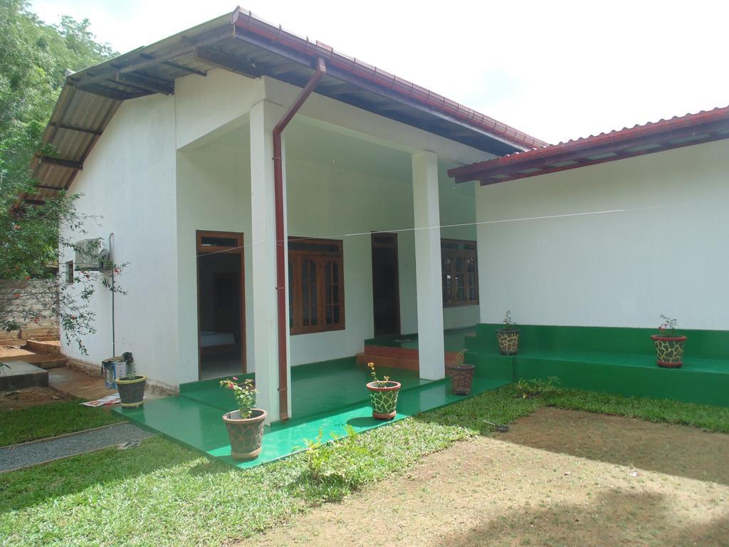 White Eagle Hotel Sigiriya Buitenkant foto